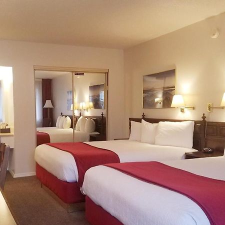 Sovana Inn Medford Esterno foto
