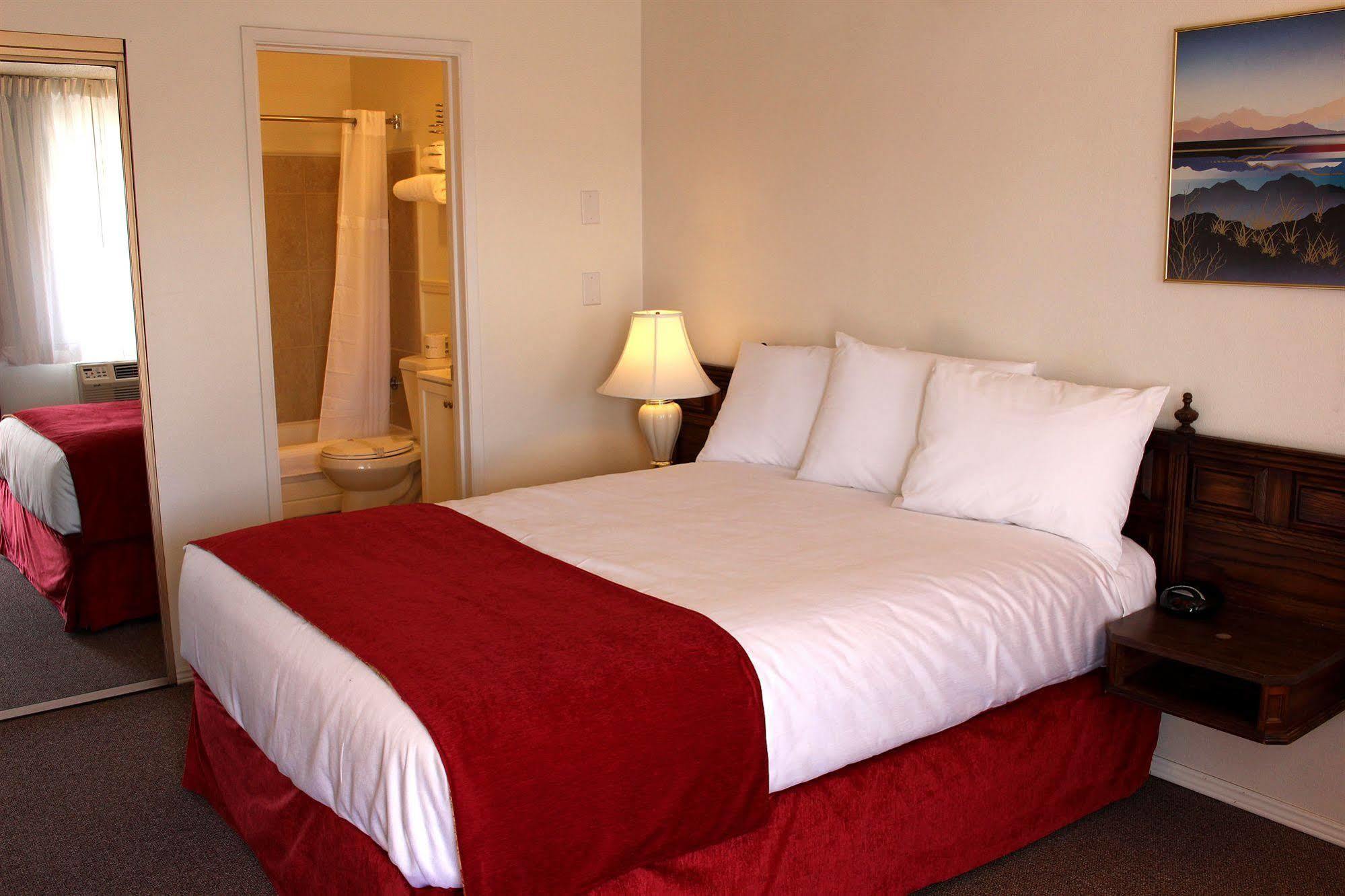 Sovana Inn Medford Esterno foto