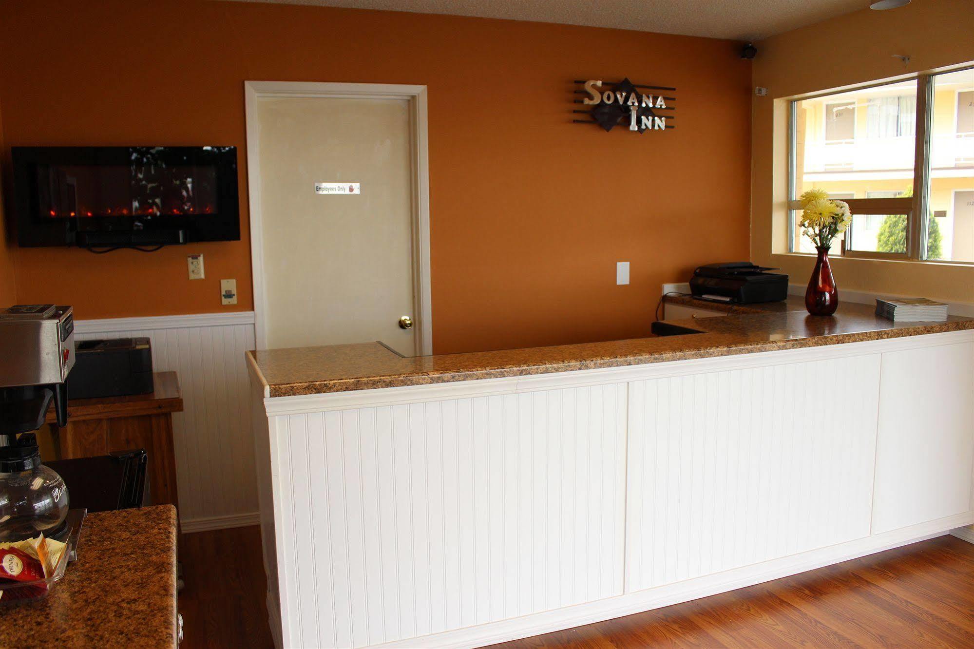 Sovana Inn Medford Esterno foto
