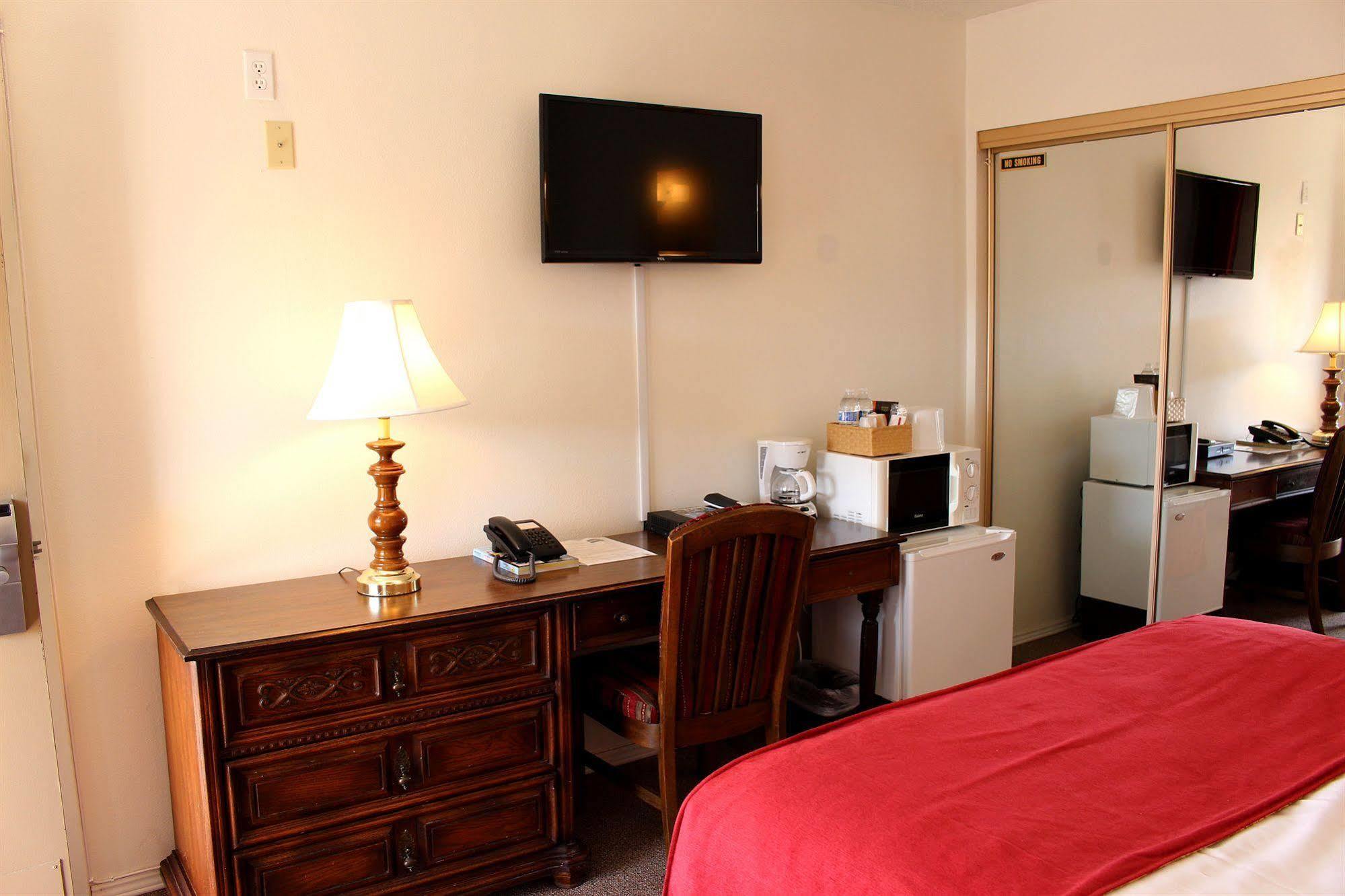 Sovana Inn Medford Esterno foto