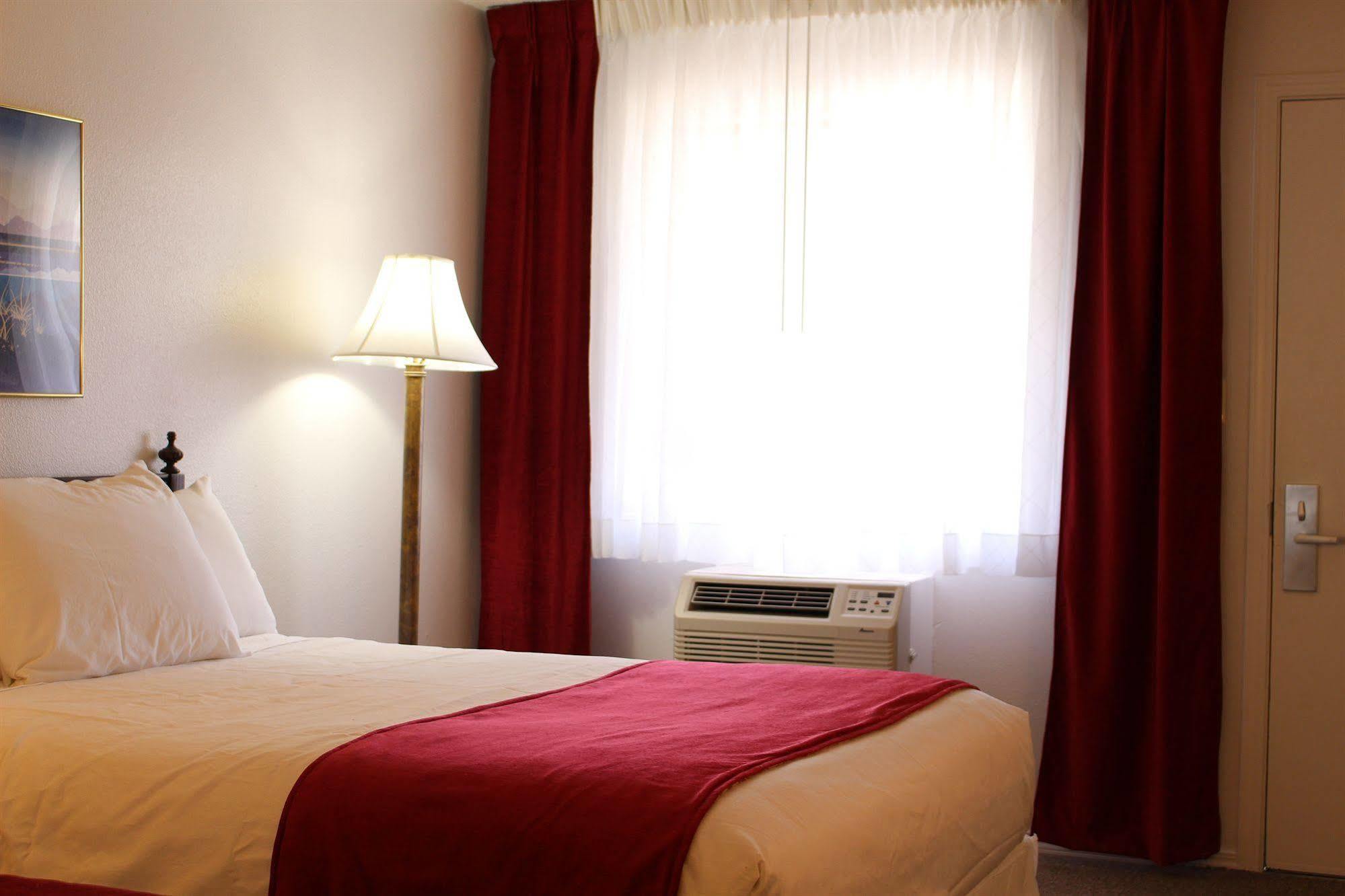 Sovana Inn Medford Esterno foto