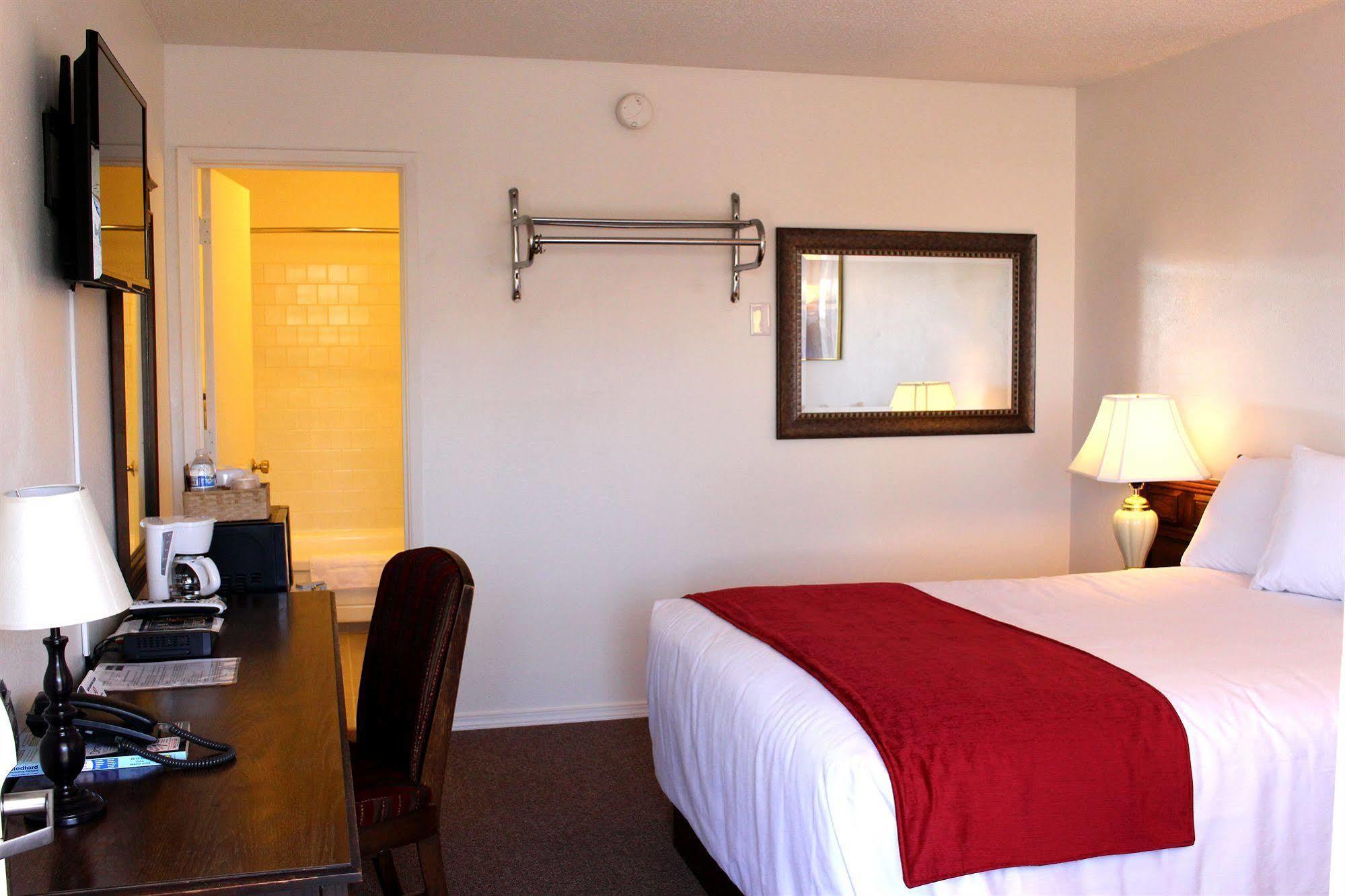 Sovana Inn Medford Esterno foto