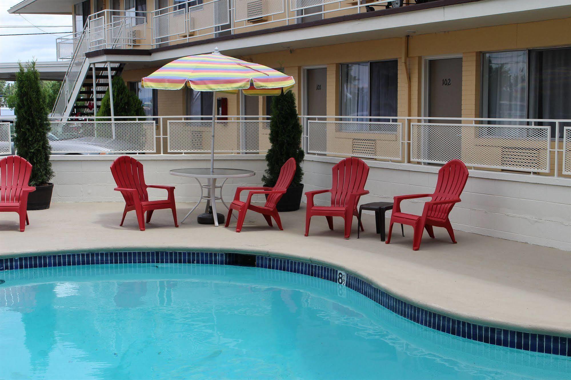 Sovana Inn Medford Esterno foto
