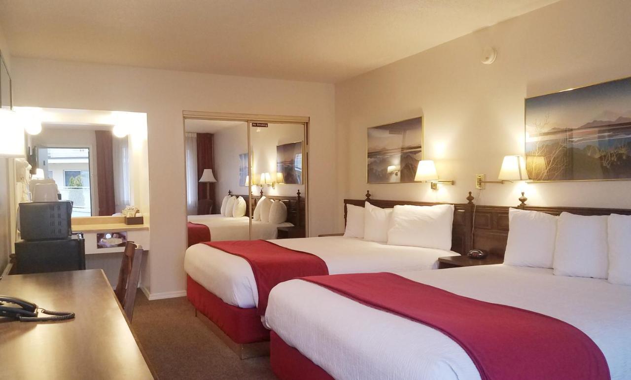 Sovana Inn Medford Esterno foto